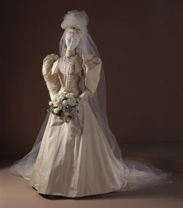 Woman's_Two-piece_Dress_(Wedding)_LACMA_M.70.90a-b